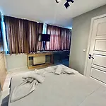 The Hera Gold 3*